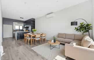10/1B Egremont Street, Belmont