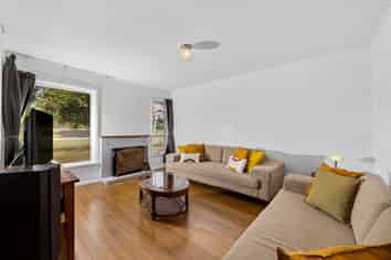 6 Batkin Road, New Windsor