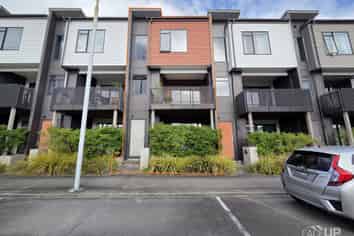 83c Hobsonville Point Road, Hobsonville
