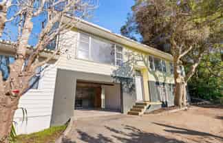 18 Aplin Terrace, Ngaio