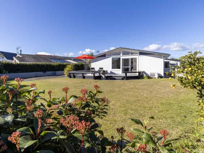 11 Hadfield Place, Paraparaumu Beach