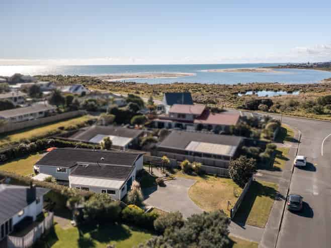 11 Hadfield Place, Paraparaumu Beach