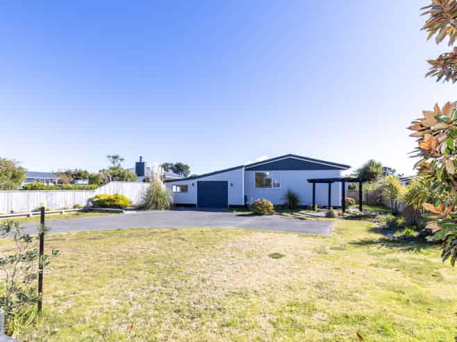 11 Hadfield Place, Paraparaumu Beach