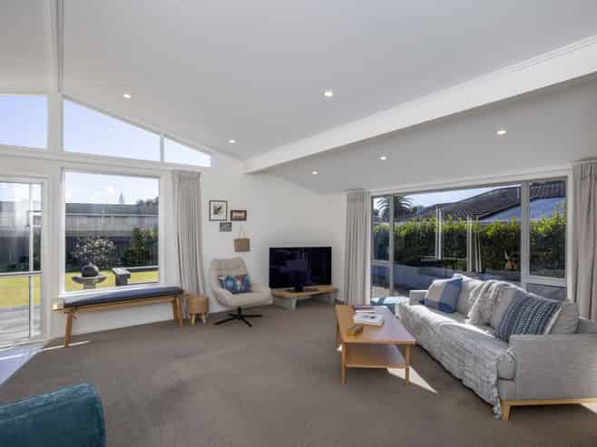 11 Hadfield Place, Paraparaumu Beach