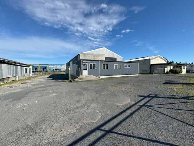 Versatile industrial space with yard