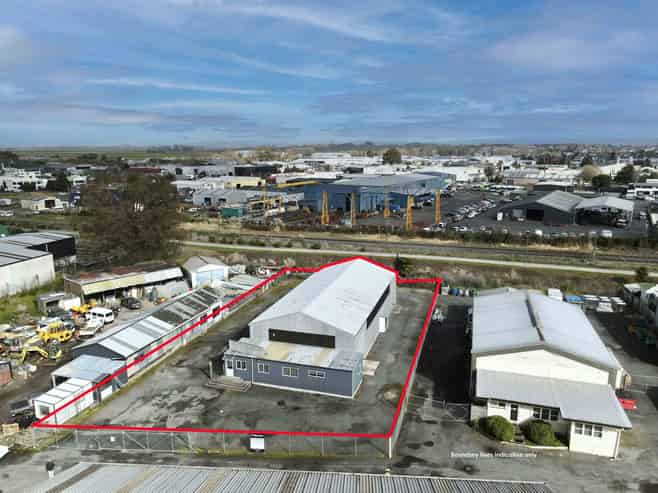 Versatile industrial space with yard