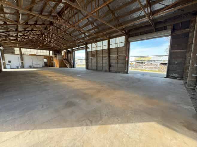 Versatile industrial space with yard