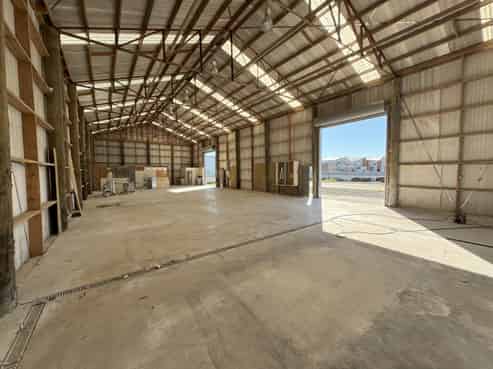Industrial unit with large secure yard