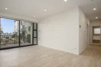 G04/165 Lake Road, Northcote