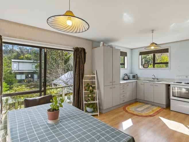 15 Leinster Avenue, Raumati South