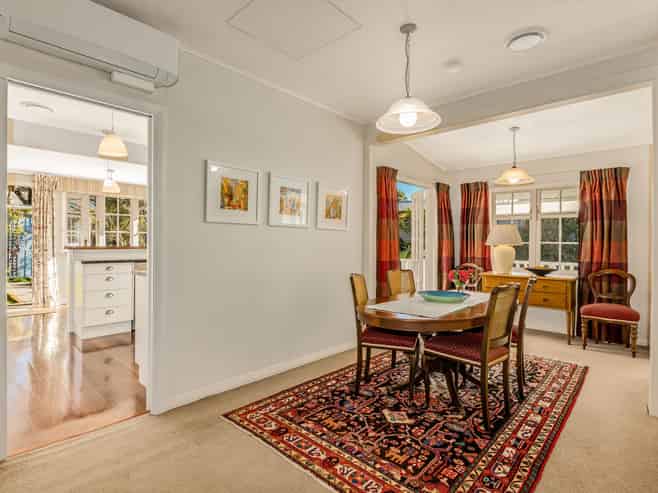 10 Kowhai Street, Eastbourne