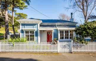 10 Kowhai Street, Eastbourne