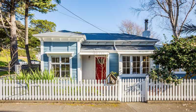 10 Kowhai Street, Eastbourne