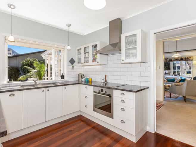 10 Kowhai Street, Eastbourne