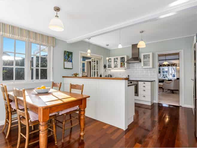 10 Kowhai Street, Eastbourne
