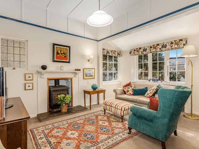 10 Kowhai Street, Eastbourne