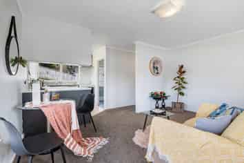 1/13 Ayton Drive, Totara Vale
