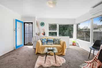 1/13 Ayton Drive, Totara Vale