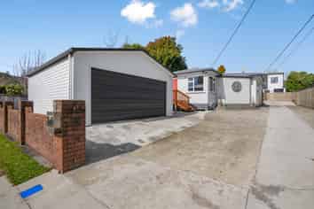 15 Rowe Parade, Wainuiomata