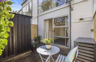 5/25 Inverness Road, Browns Bay