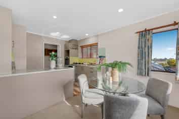 2/126 Botany Road, Botany Downs