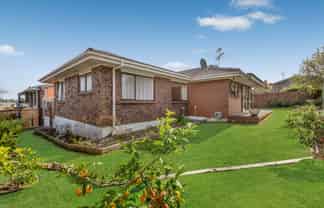 2/126 Botany Road, Botany Downs