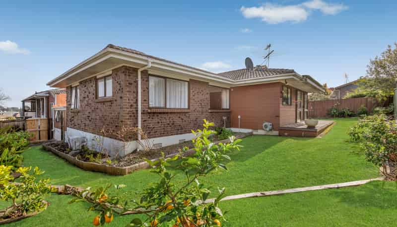 2/126 Botany Road, Botany Downs