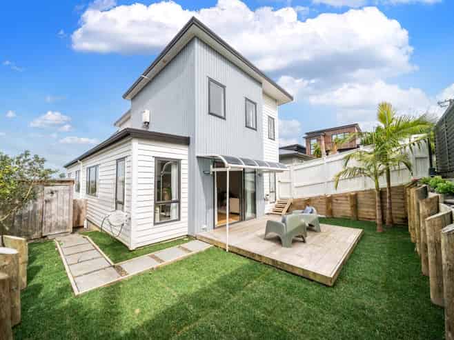 674 East Coast Road, Pinehill