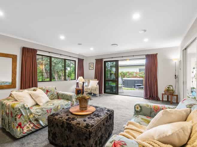 6 Nimmo Avenue West, Waikanae