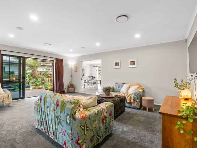 6 Nimmo Avenue West, Waikanae