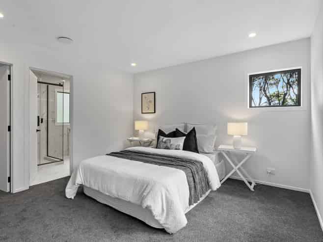 25 Longfellow Parade, Titirangi