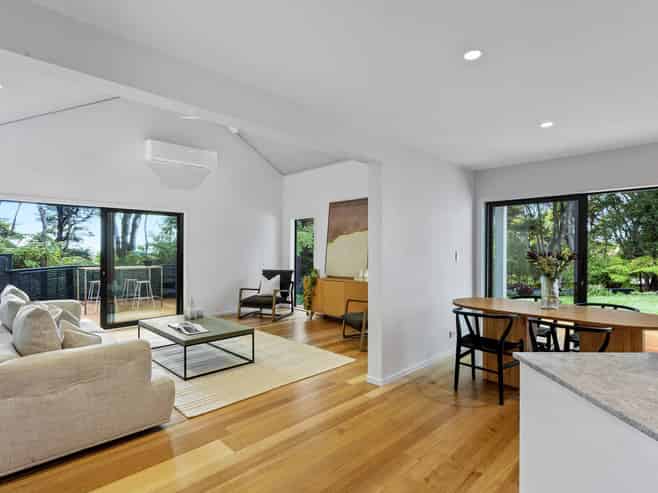 25 Longfellow Parade, Titirangi