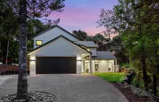 25 Longfellow Parade, Titirangi
