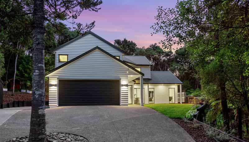 25 Longfellow Parade, Titirangi
