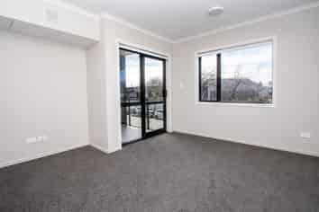 102/17 Vialou Street, Hamilton Central