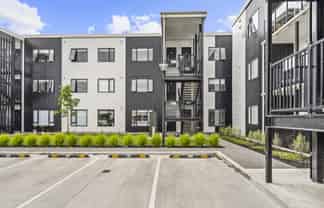 102/17 Vialou Street, Hamilton Central