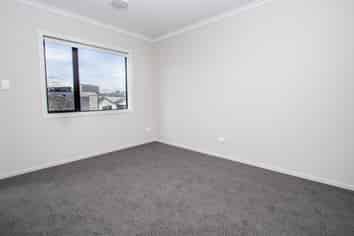 102/17 Vialou Street, Hamilton Central