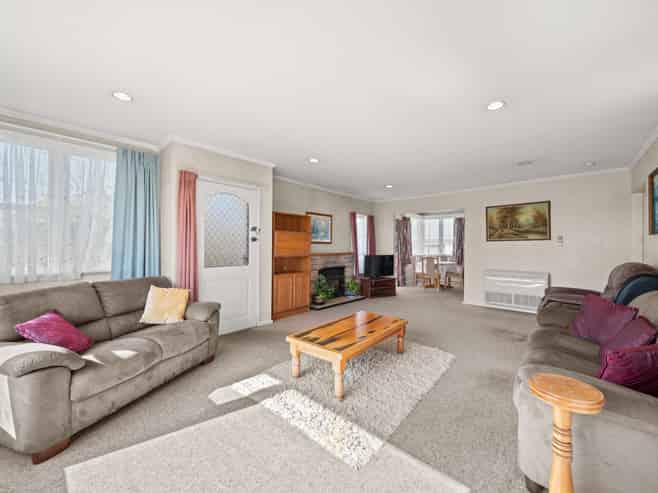 23 Montgomery Place, Lansdowne