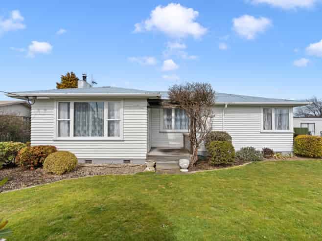 23 Montgomery Place, Lansdowne