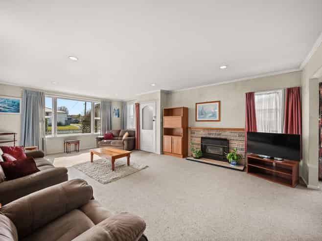 23 Montgomery Place, Lansdowne
