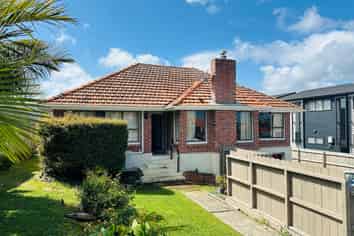 703 Hillsborough Road, Mount Roskill