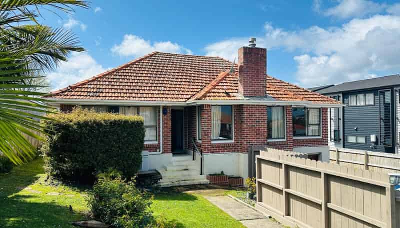 703 Hillsborough Road, Mount Roskill