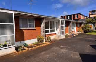 2/104a Victoria Street, Onehunga