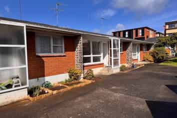 2/104a Victoria Street, Onehunga
