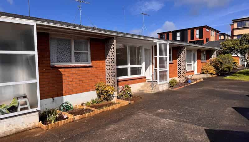 2/104a Victoria Street, Onehunga