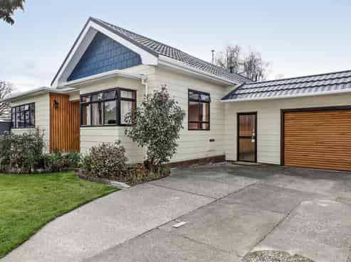 1010 Outram Road, Akina