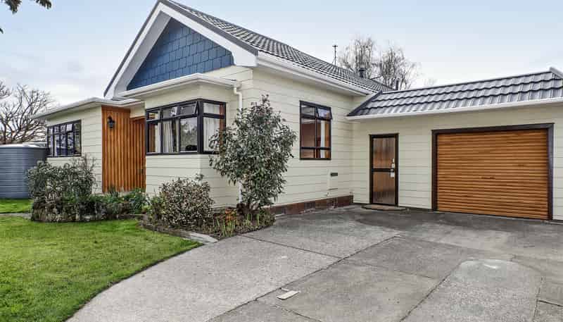 1010 Outram Road, Akina
