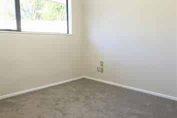 46E Universal Drive, Henderson