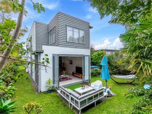 7 Merani Street, Narrow Neck