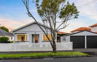 1/137 Abbotts Way, Remuera